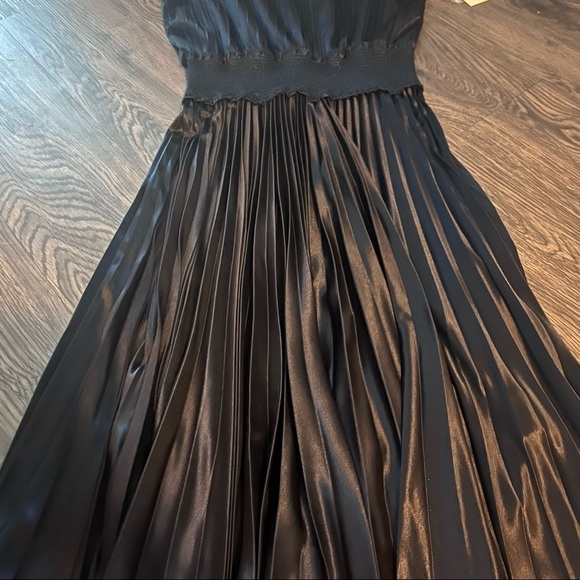 NWOT Nanette Lepore pleated NAVY midi dress - Picture 4 of 8